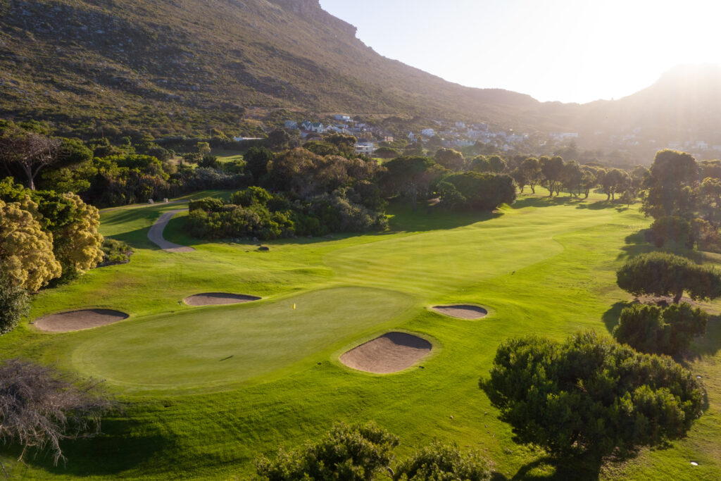 Clovelly golf hole with mountain backdrop