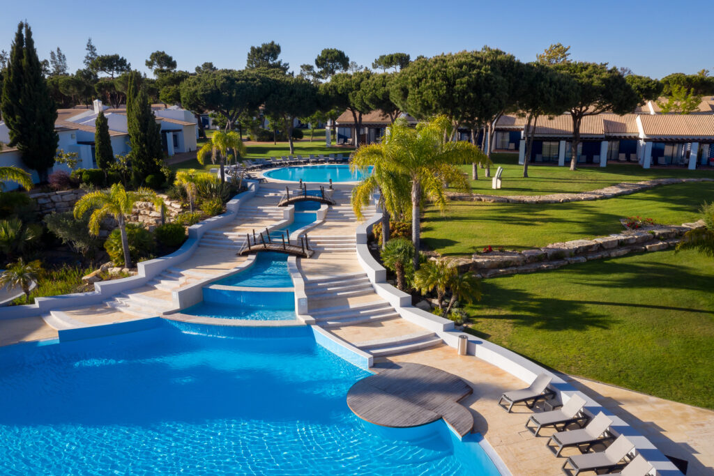 swimming pool greenery to side