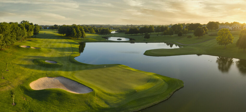 golf hole at Fancourt with lake on the right